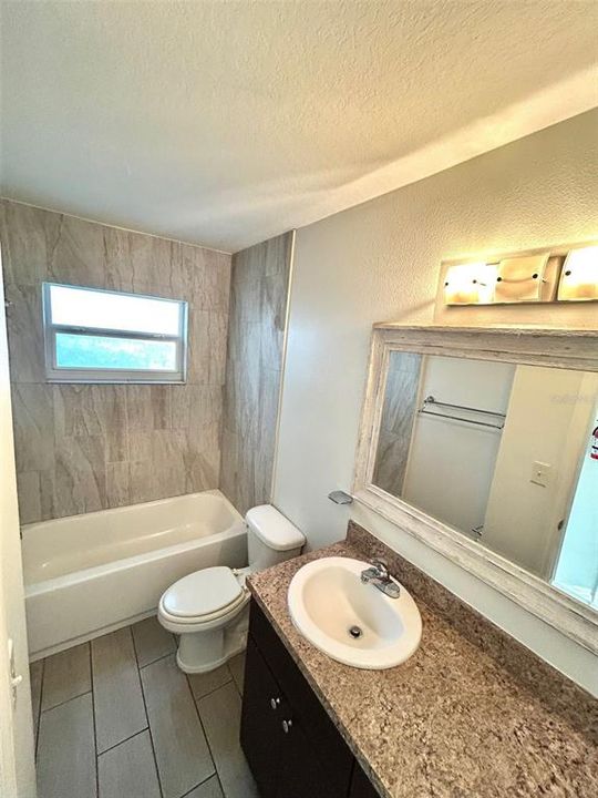 В аренду: $1,295 (2 спален, 1 ванн, 1296 Квадратных фут)
