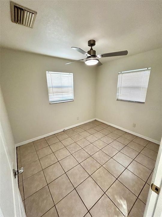 В аренду: $1,295 (2 спален, 1 ванн, 1296 Квадратных фут)