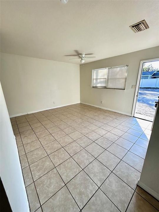 В аренду: $1,295 (2 спален, 1 ванн, 1296 Квадратных фут)