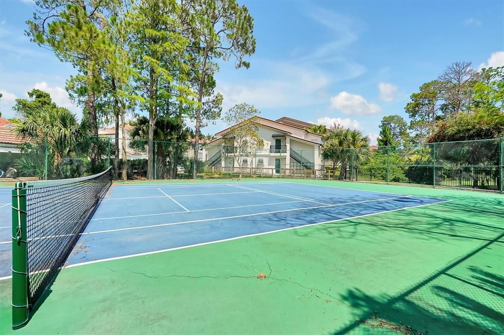 На продажу: $169,900 (2 спален, 2 ванн, 1028 Квадратных фут)