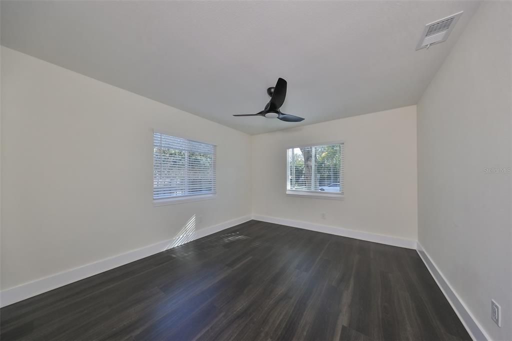 Active With Contract: $2,850 (2 beds, 2 baths, 1202 Square Feet)