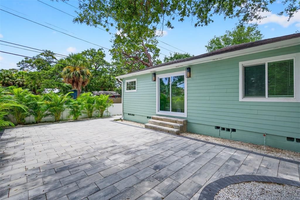 Active With Contract: $2,850 (2 beds, 2 baths, 1202 Square Feet)