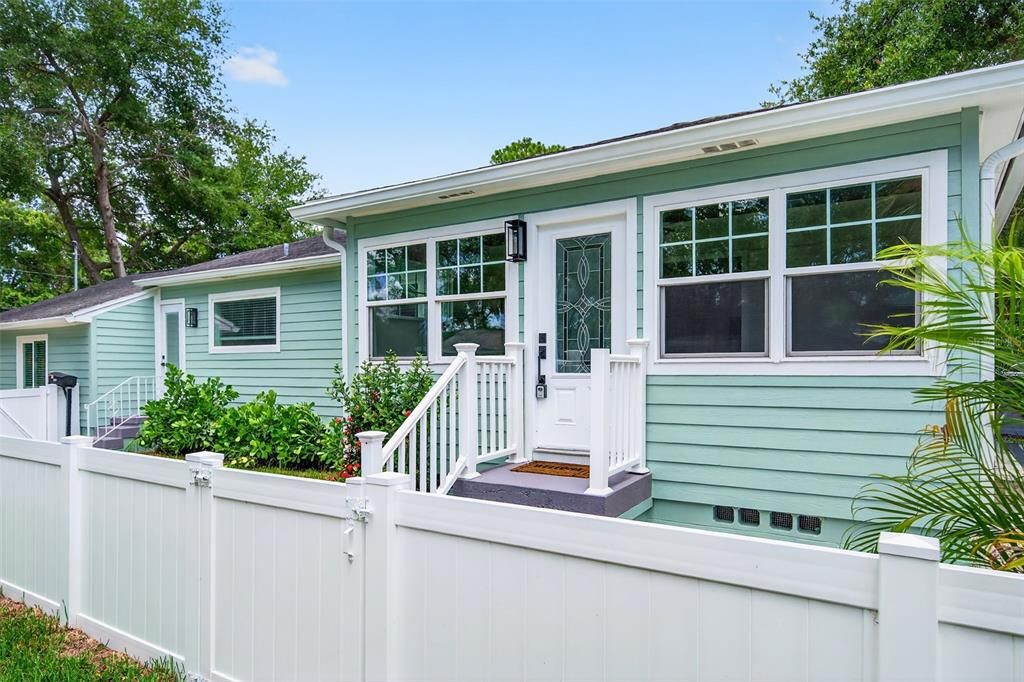 Active With Contract: $2,850 (2 beds, 2 baths, 1202 Square Feet)