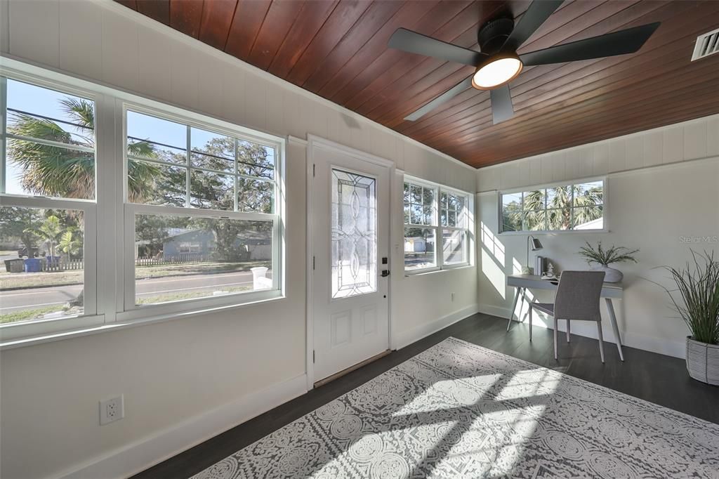 Active With Contract: $2,850 (2 beds, 2 baths, 1202 Square Feet)