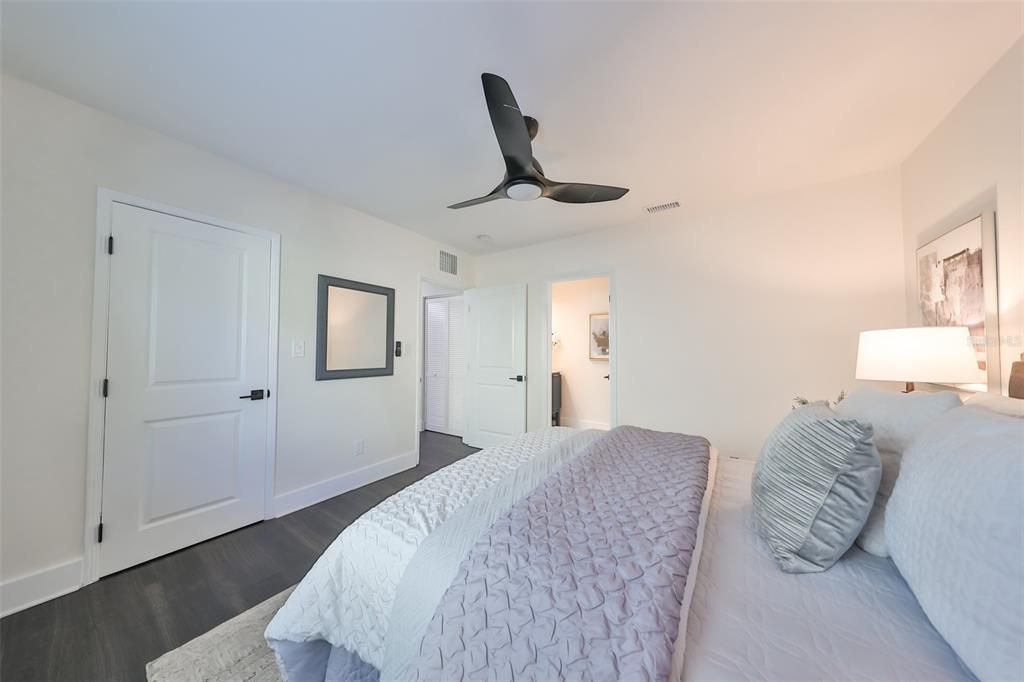 Active With Contract: $2,850 (2 beds, 2 baths, 1202 Square Feet)