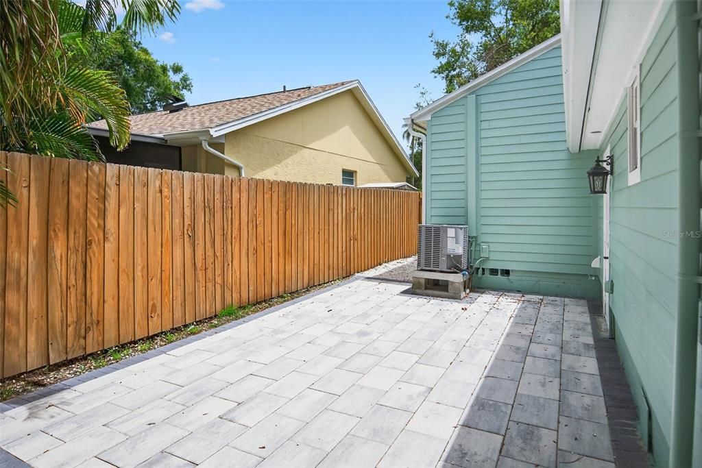 Active With Contract: $2,850 (2 beds, 2 baths, 1202 Square Feet)