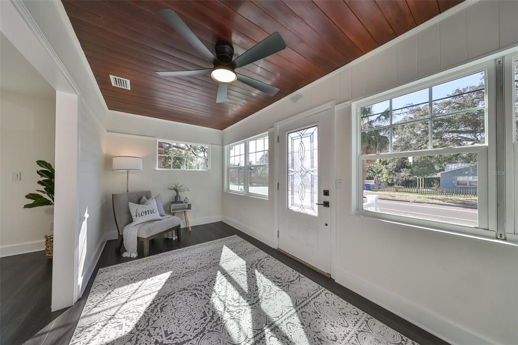 Active With Contract: $2,850 (2 beds, 2 baths, 1202 Square Feet)