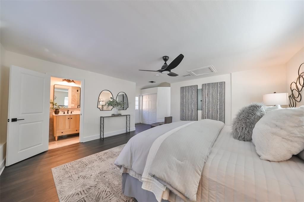 Active With Contract: $2,850 (2 beds, 2 baths, 1202 Square Feet)