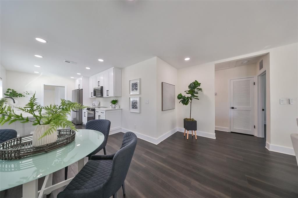 Active With Contract: $2,850 (2 beds, 2 baths, 1202 Square Feet)