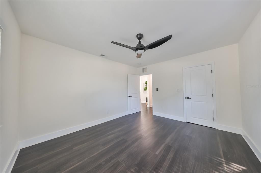 Active With Contract: $2,850 (2 beds, 2 baths, 1202 Square Feet)
