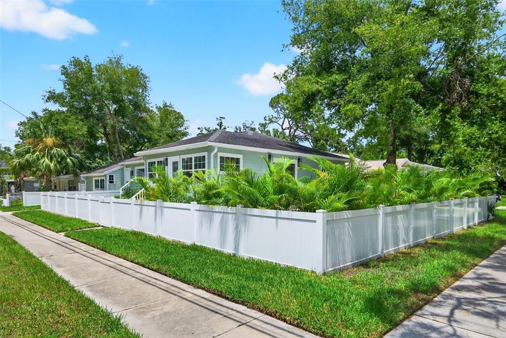 Active With Contract: $2,850 (2 beds, 2 baths, 1202 Square Feet)