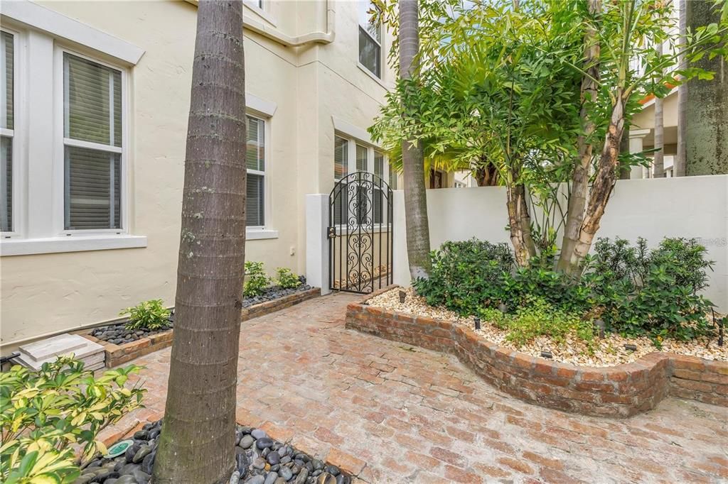 В аренду: $15,500 (4 спален, 4 ванн, 3839 Квадратных фут)