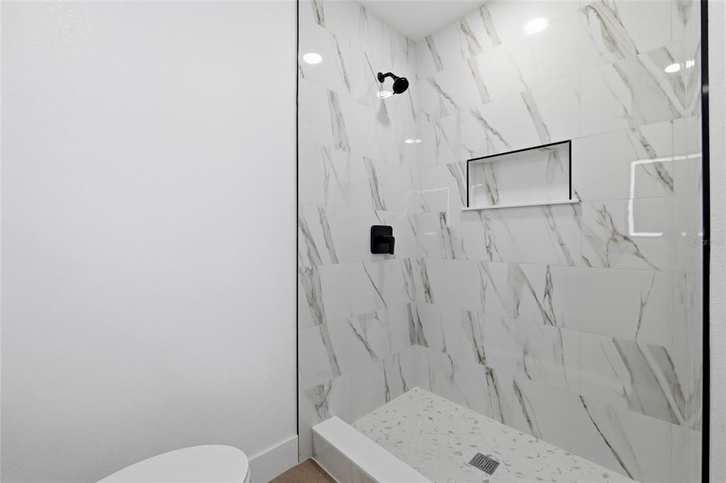 На продажу: $389,900 (4 спален, 2 ванн, 1400 Квадратных фут)