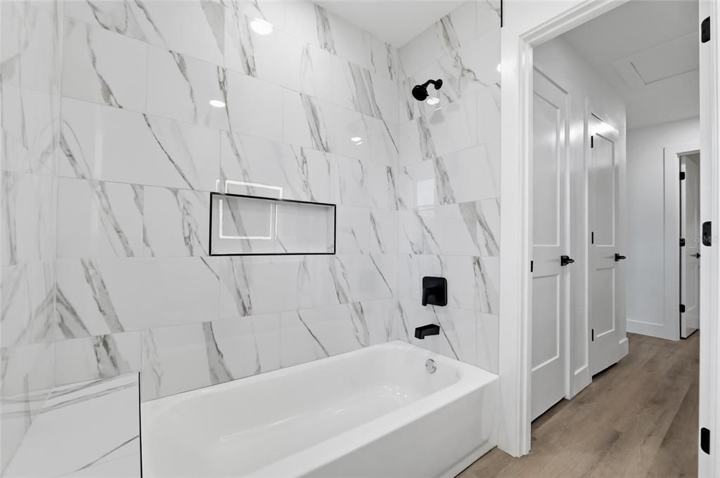 На продажу: $389,900 (4 спален, 2 ванн, 1400 Квадратных фут)