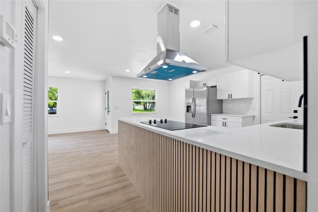 На продажу: $389,900 (4 спален, 2 ванн, 1400 Квадратных фут)