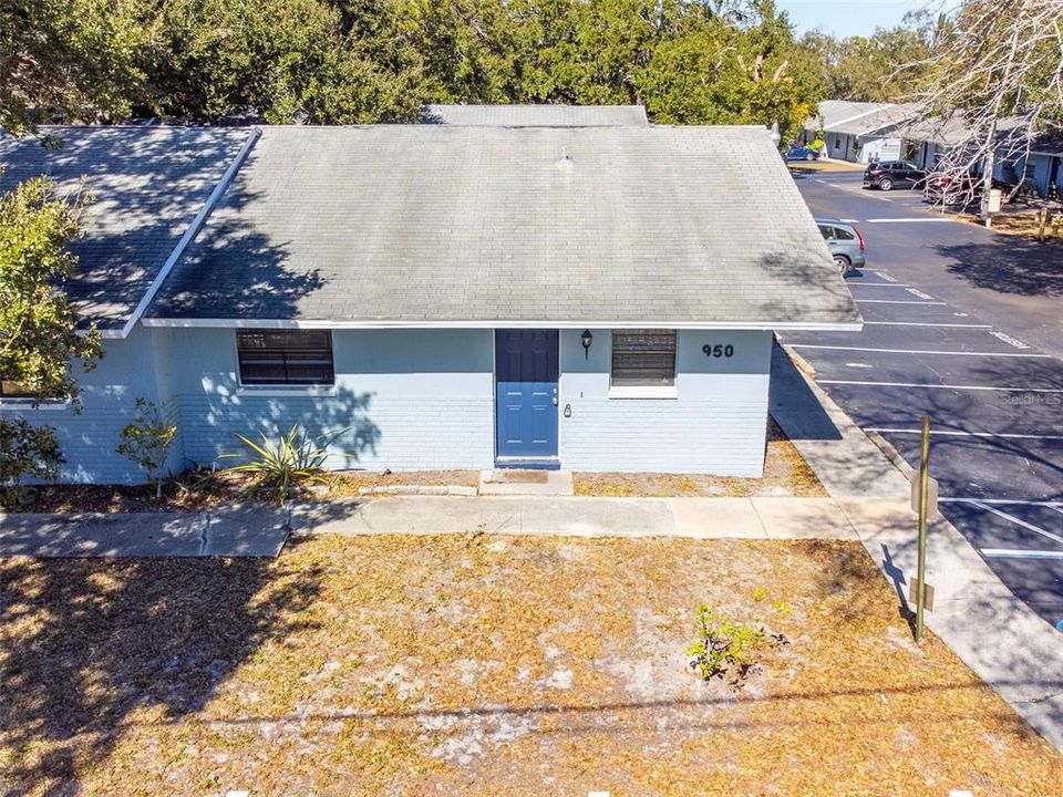 For Rent: $1,800 (2 beds, 2 baths, 800 Square Feet)