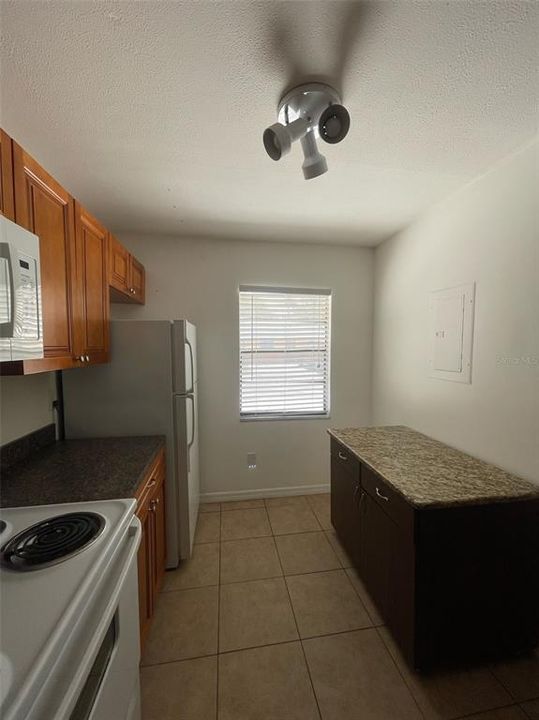 For Rent: $1,800 (2 beds, 2 baths, 800 Square Feet)