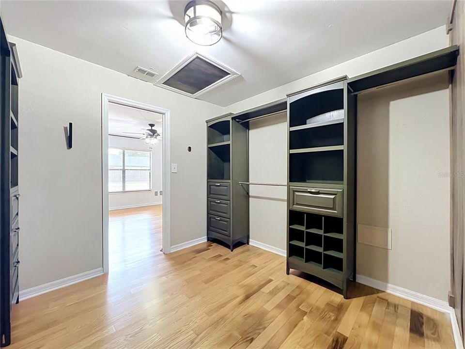 Activo con contrato: $350,000 (4 camas, 2 baños, 1612 Pies cuadrados)