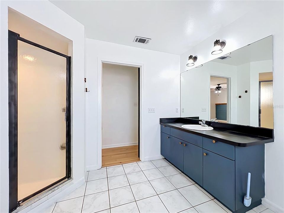 Activo con contrato: $350,000 (4 camas, 2 baños, 1612 Pies cuadrados)