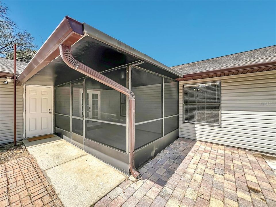 Activo con contrato: $350,000 (4 camas, 2 baños, 1612 Pies cuadrados)