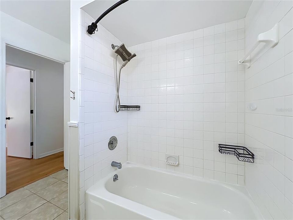 Activo con contrato: $350,000 (4 camas, 2 baños, 1612 Pies cuadrados)