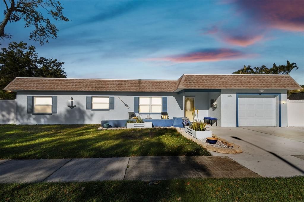 For Rent: $2,800 (3 beds, 2 baths, 1294 Square Feet)
