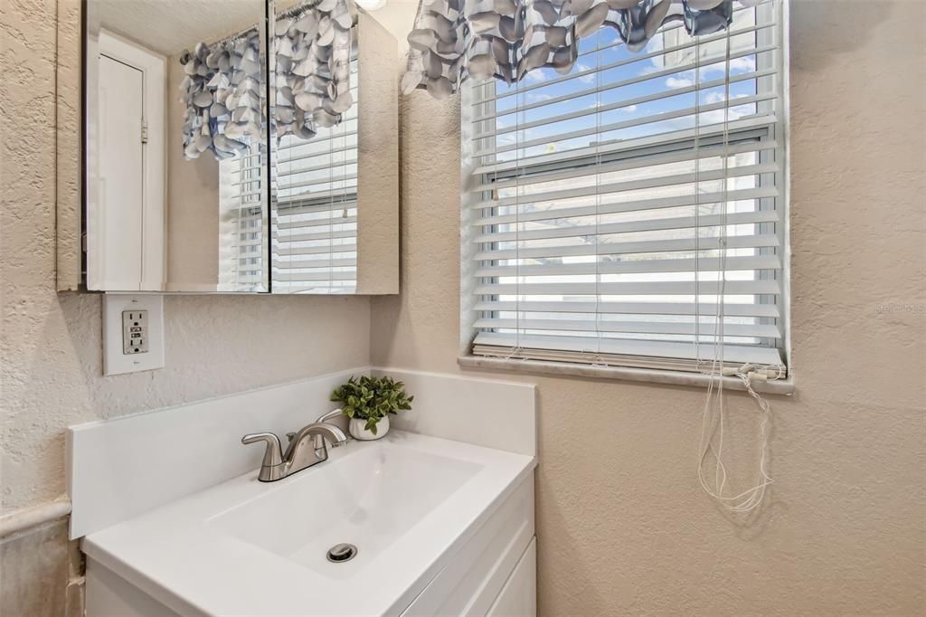 For Rent: $2,800 (3 beds, 2 baths, 1294 Square Feet)