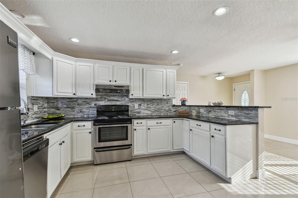 For Rent: $2,800 (3 beds, 2 baths, 1294 Square Feet)