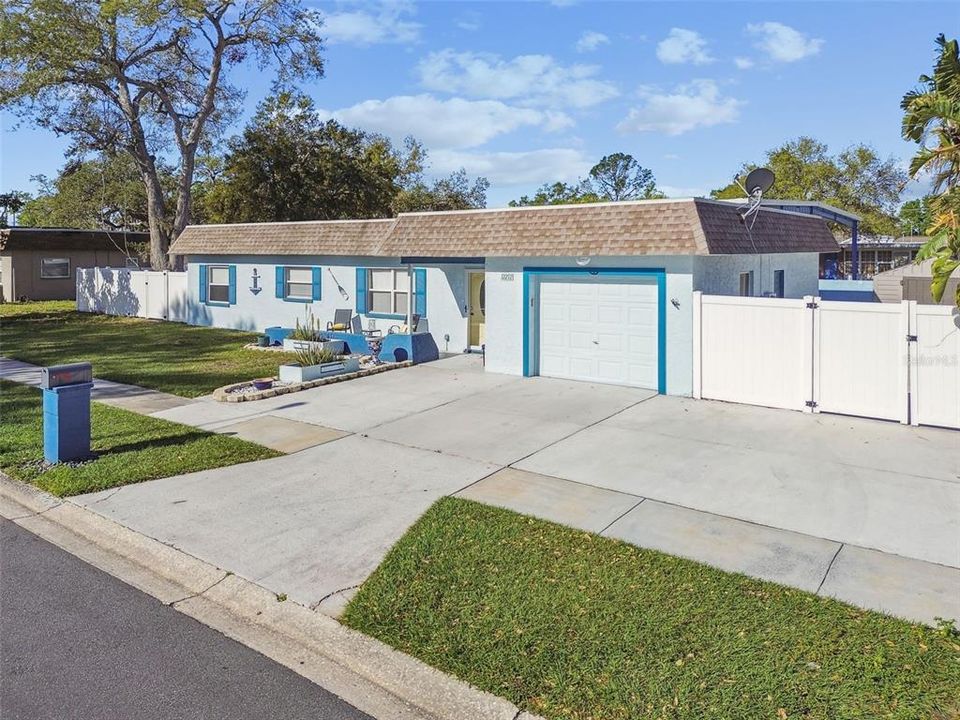 For Rent: $2,800 (3 beds, 2 baths, 1294 Square Feet)