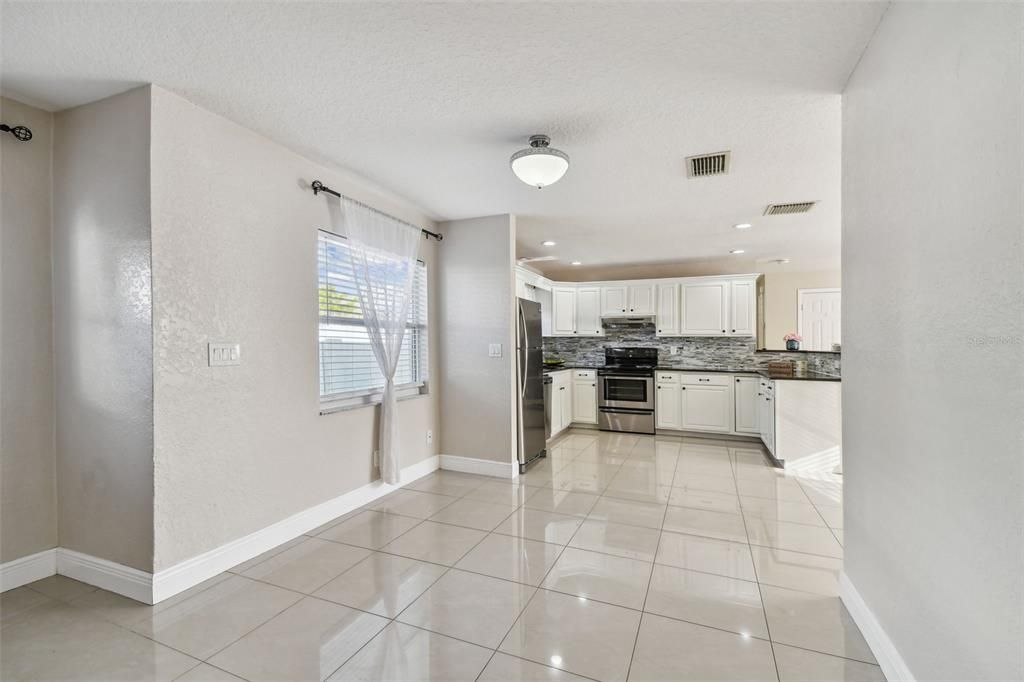 For Rent: $2,800 (3 beds, 2 baths, 1294 Square Feet)