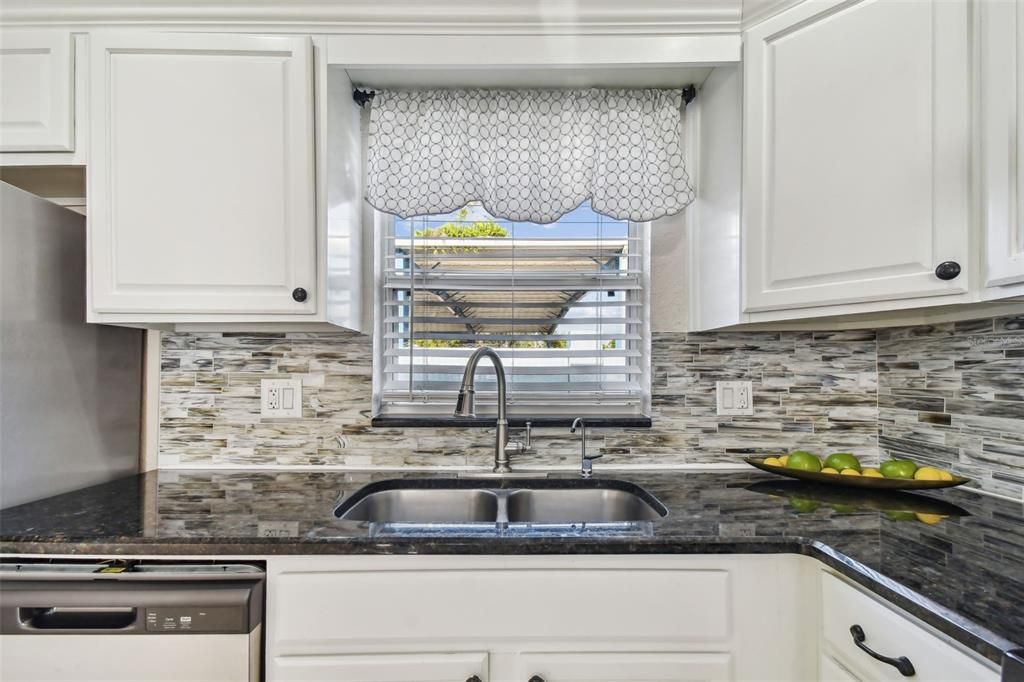 For Rent: $2,800 (3 beds, 2 baths, 1294 Square Feet)