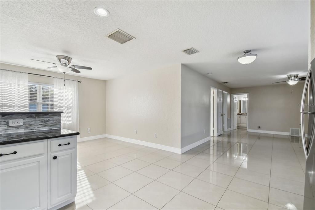 For Rent: $2,800 (3 beds, 2 baths, 1294 Square Feet)