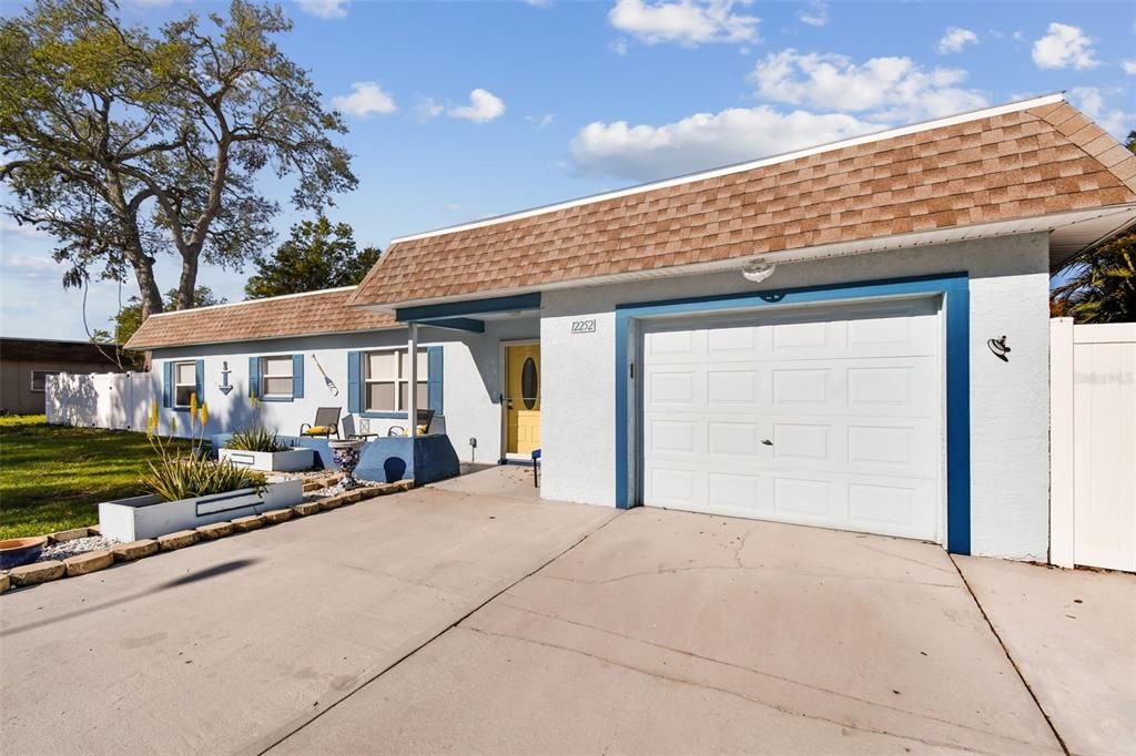 For Rent: $2,800 (3 beds, 2 baths, 1294 Square Feet)