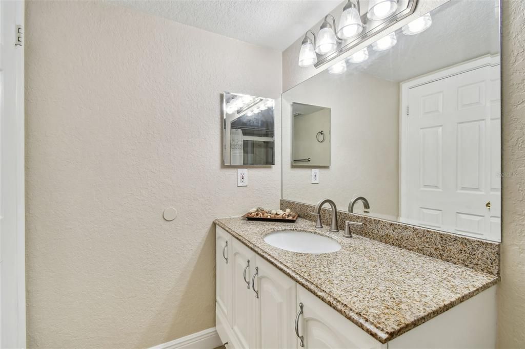 For Rent: $2,800 (3 beds, 2 baths, 1294 Square Feet)