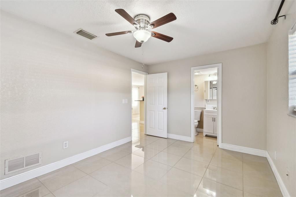 For Rent: $2,800 (3 beds, 2 baths, 1294 Square Feet)