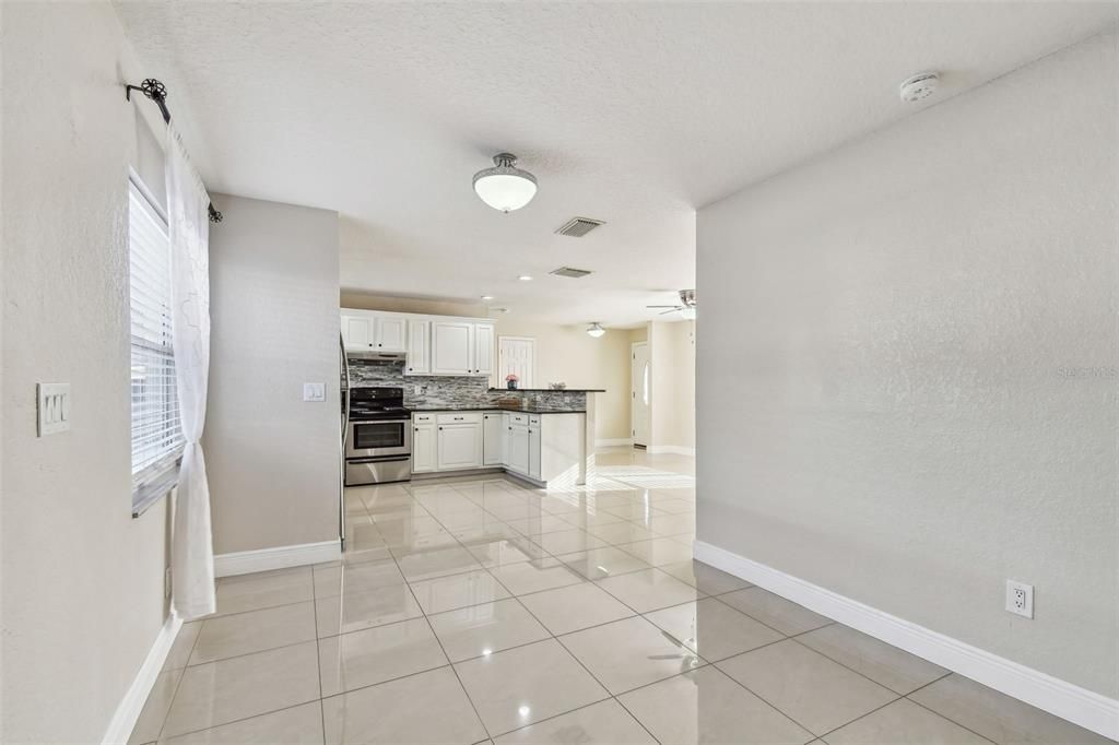 For Rent: $2,800 (3 beds, 2 baths, 1294 Square Feet)