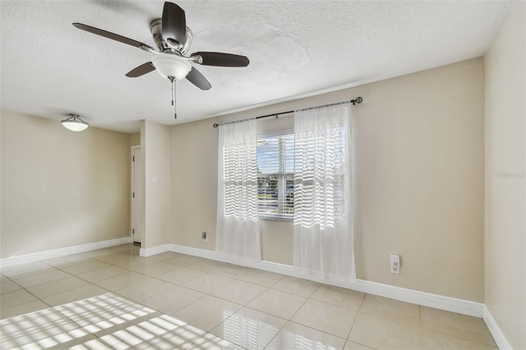 For Rent: $2,800 (3 beds, 2 baths, 1294 Square Feet)