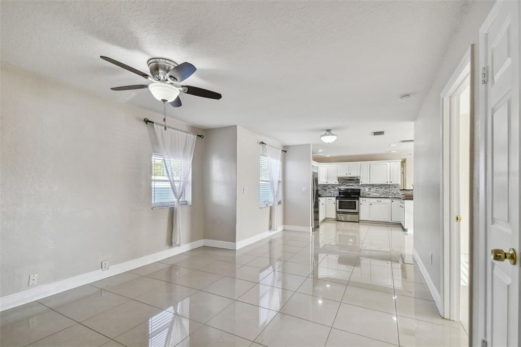 For Rent: $2,800 (3 beds, 2 baths, 1294 Square Feet)
