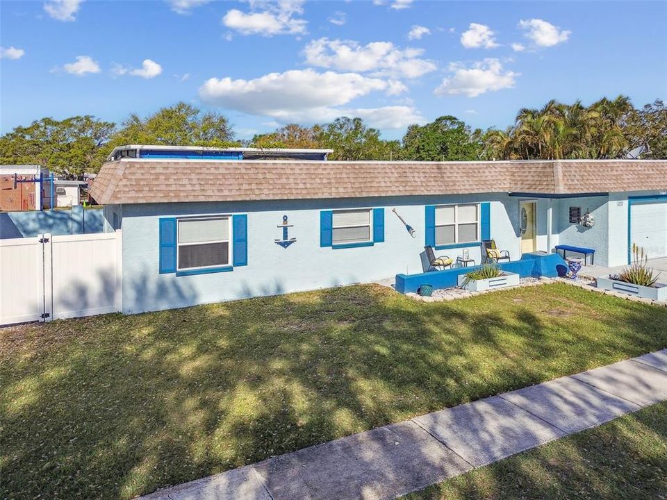 For Rent: $2,800 (3 beds, 2 baths, 1294 Square Feet)