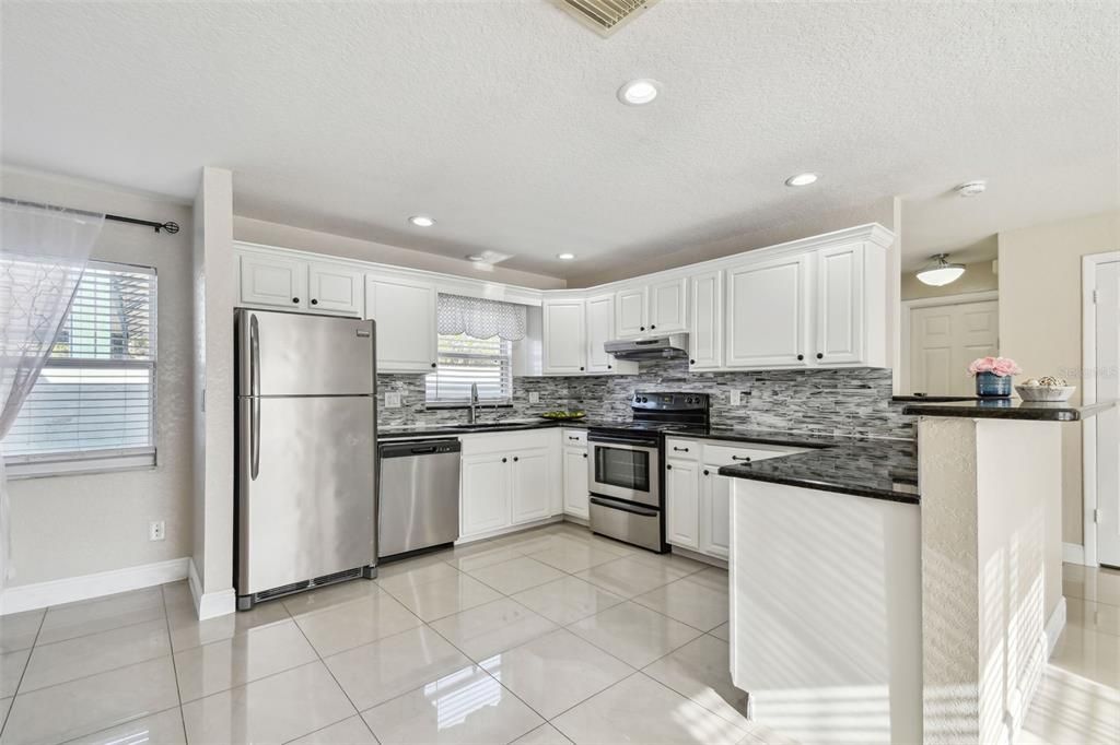 For Rent: $2,800 (3 beds, 2 baths, 1294 Square Feet)