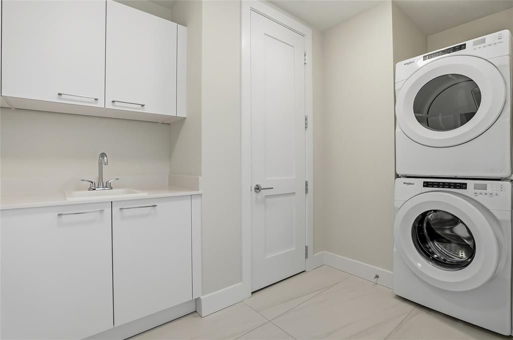 В аренду: $5,900 (2 спален, 2 ванн, 1312 Квадратных фут)