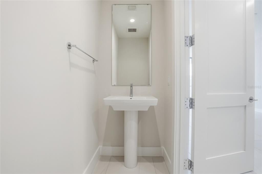 В аренду: $5,900 (2 спален, 2 ванн, 1312 Квадратных фут)