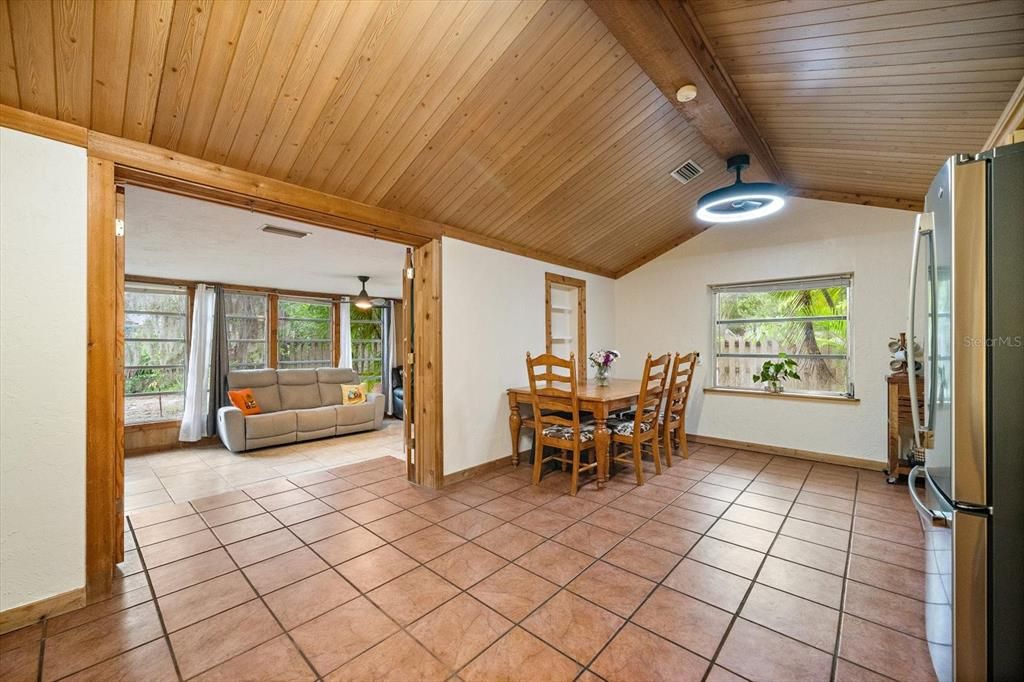 На продажу: $375,000 (3 спален, 2 ванн, 1457 Квадратных фут)