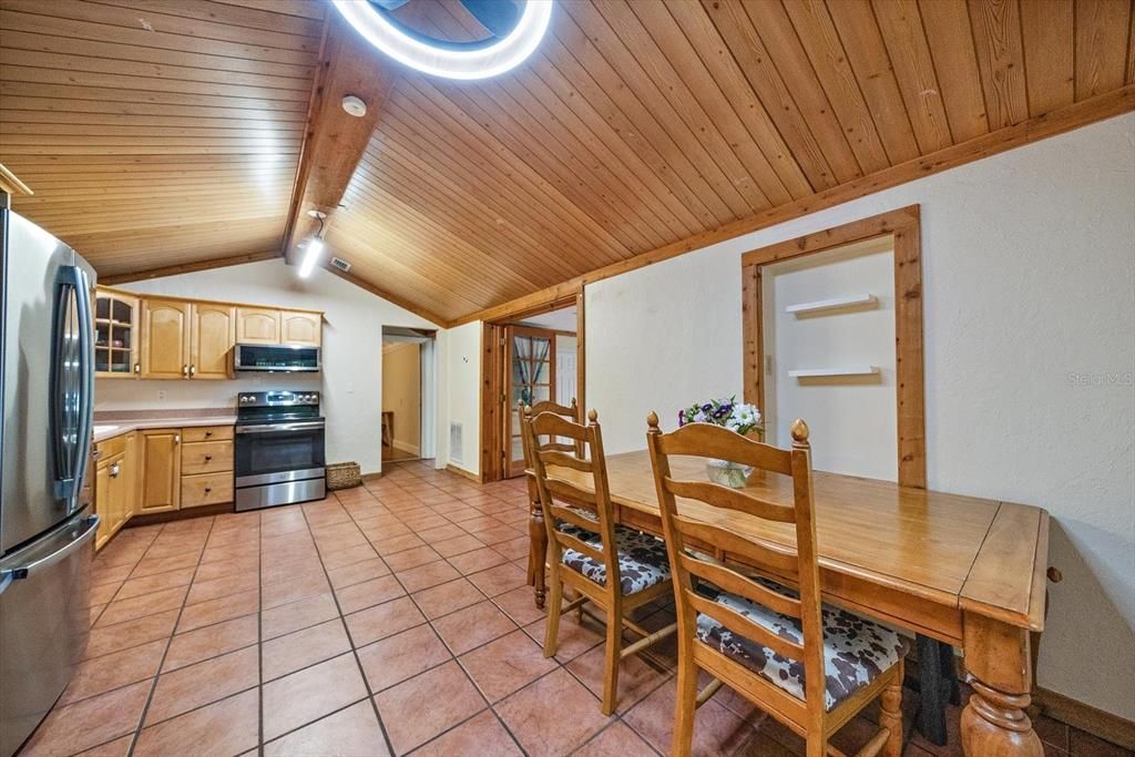 На продажу: $375,000 (3 спален, 2 ванн, 1457 Квадратных фут)