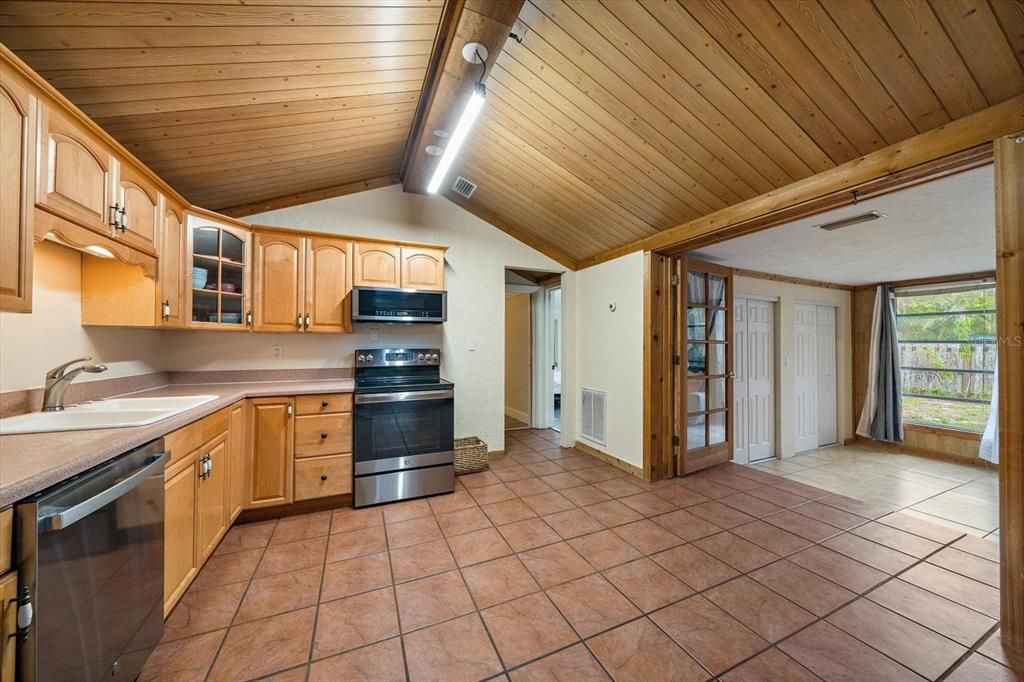 На продажу: $375,000 (3 спален, 2 ванн, 1457 Квадратных фут)