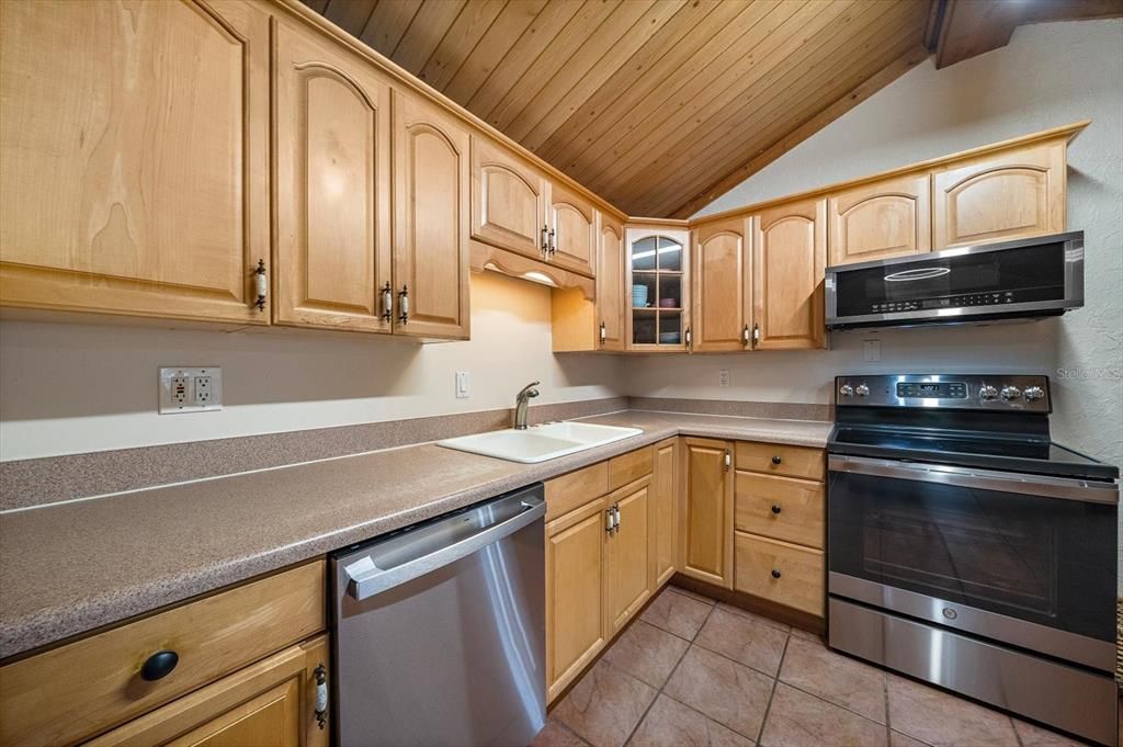 На продажу: $375,000 (3 спален, 2 ванн, 1457 Квадратных фут)