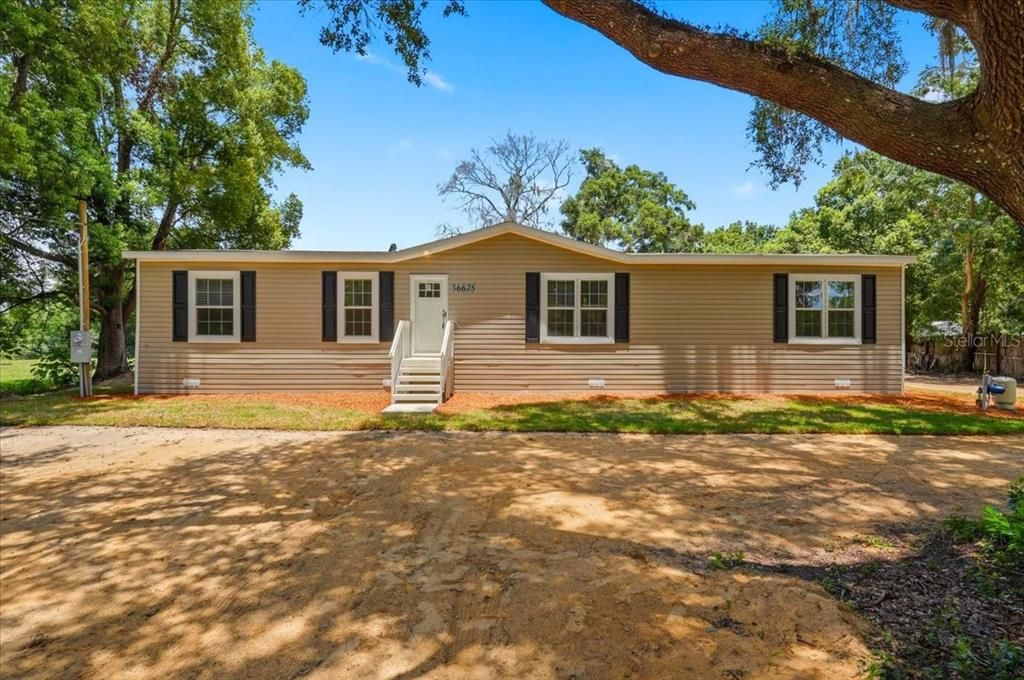 Под контрактом: $295,999 (3 спален, 2 ванн, 1580 Квадратных фут)