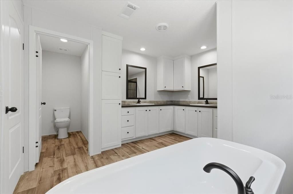Под контрактом: $295,999 (3 спален, 2 ванн, 1580 Квадратных фут)