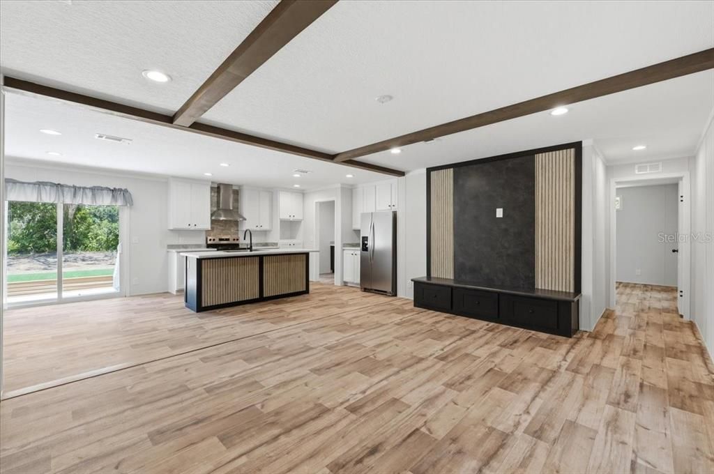 Под контрактом: $295,999 (3 спален, 2 ванн, 1580 Квадратных фут)