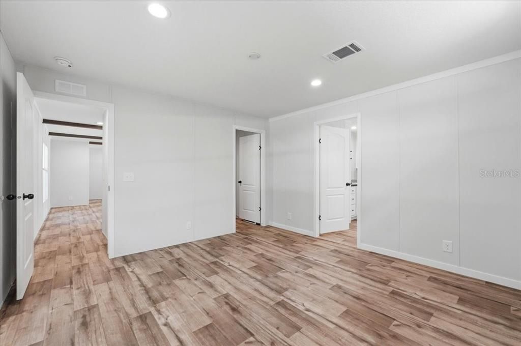 Под контрактом: $295,999 (3 спален, 2 ванн, 1580 Квадратных фут)